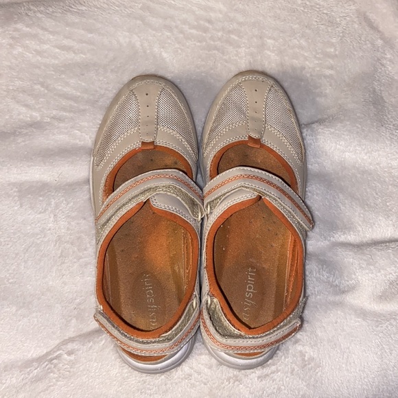 Cute shoes ! - Picture 2 of 4